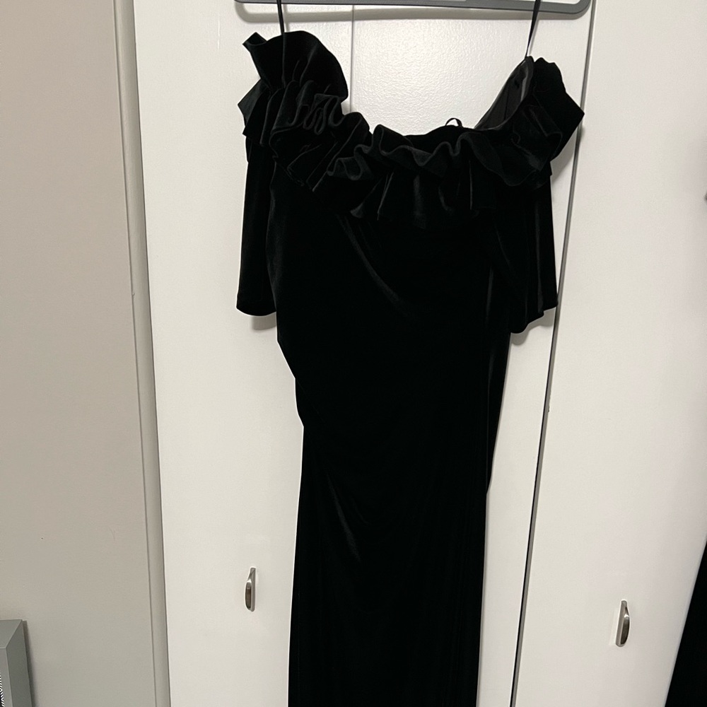 Beautiful long black velvet evening gown. Never worn size 12, brand is xscape.